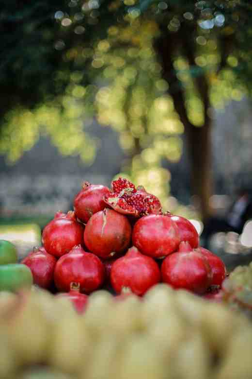 बारिश में स्वास्थ्यकर फल - anaar