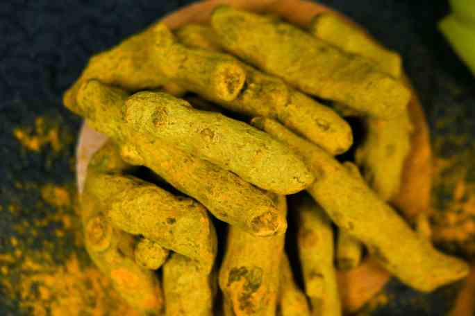 Haldi Benefits in Hindi | हल्दी के फायदे, उपयोग और सावधानियाँ Haldi Benefits in Hindi | हल्दी के फायदे, उपयोग और सावधानियाँ